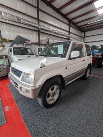 2000 Mitsubishi Pajero