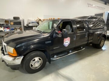 2001 Ford F350 2WD Crew Cab DRW Super Duty