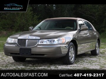 2001 Lincoln Town Car