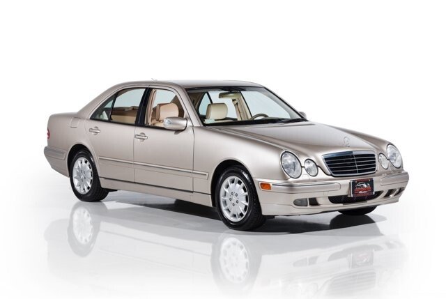 2001-Mercedes_Benz-E_320-
