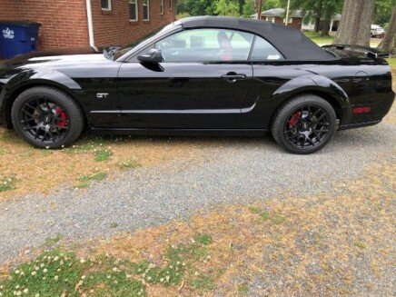 Photo 1 for 2005 Ford Mustang