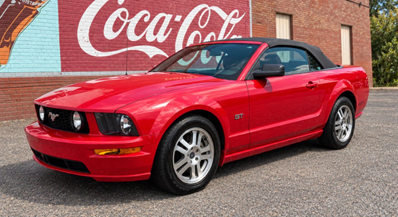 2005 Ford Mustang GT Convertible