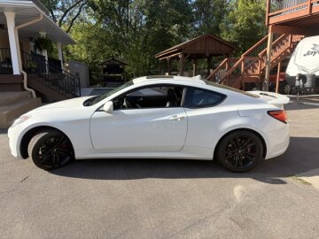 2010 Hyundai Genesis Coupe 2.0T