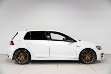 2017 Volkswagen Golf R 4-Door