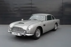 2021 Aston Martin DBS Coupe