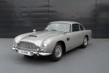2021 Aston Martin DBS Coupe