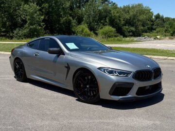 2022 BMW M8