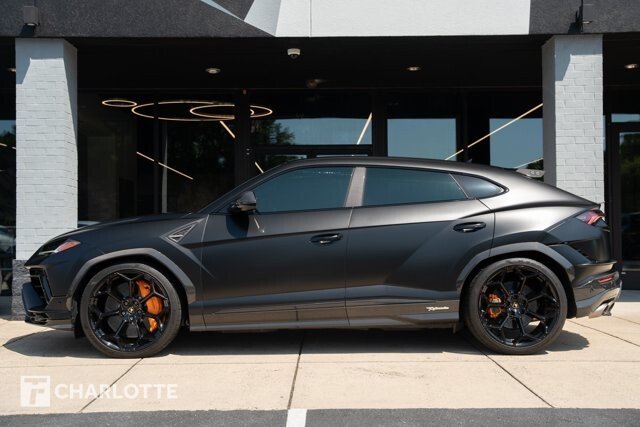 2023 Lamborghini Urus Performante