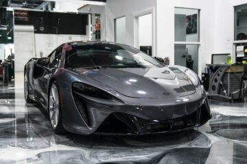 2023 McLaren Artura