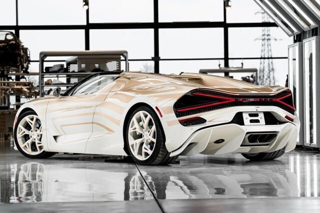 2025-Bugatti-Mistral-Exotics--Car-102764937-3c514359233aa16b7cf9c920d86ea569.jpg
