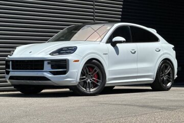 New 2025 Porsche Cayenne Turbo