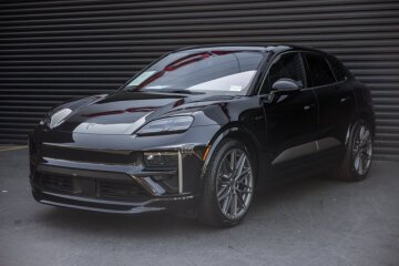 2025 Porsche Macan Turbo
