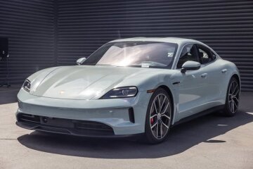 2025 Porsche Taycan 4S